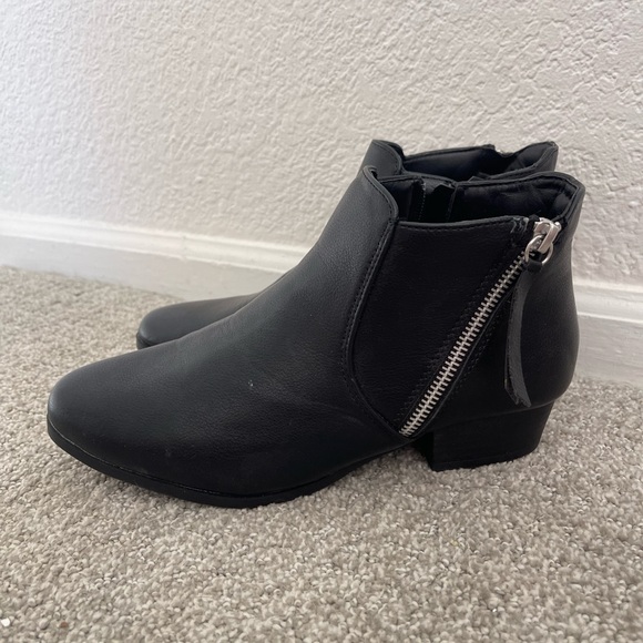 Black Booties (7W) - Picture 2 of 5